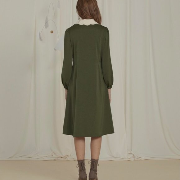 WConcept French Retro Petaloid Collar Khaki Dress with Buttons - Picture 5 of 15